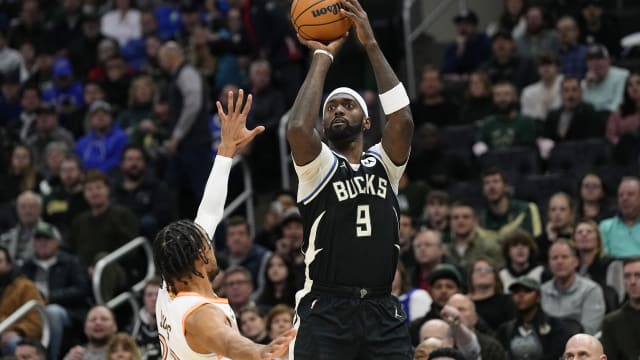 Milwaukee Bucks forward Bobby Portis (9) shoots over San Antonio Spurs guard Tre Jones (33)